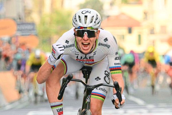 Pogacar-gewinnt-trotz-Sturz-erstmals-Mailand-Sanremo