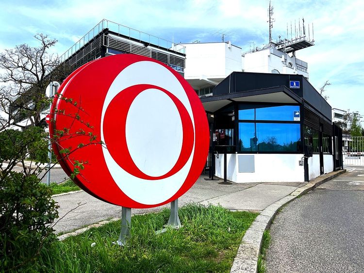 ORF-Logo vor ORF-Zentrum