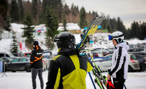 Teure-Tickets-und-Kunstschnee-Ist-der-Schulskikurs-noch-zeitgem-