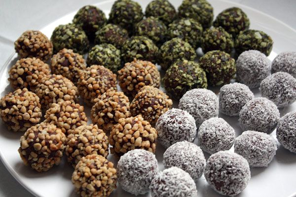 Marzipan-Punschkugeln, Kokosstangerln und Butterkekse - Weihnachten ...