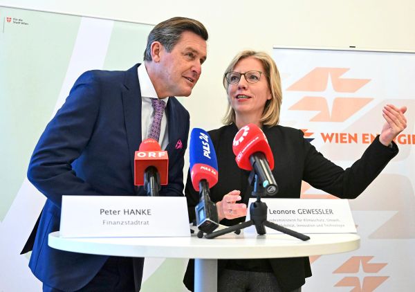 Gr-n-weicht-Rot-Verkehrsminister-Hanke-gibt-dem-Asfinag-Aufsichtsrat-neuen-Anstrich