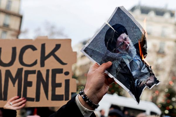 Hunderte-Tote-noch-mehr-Verhaftete-Trump-will-Druck-auf-iranisches-Regime-erh-hen