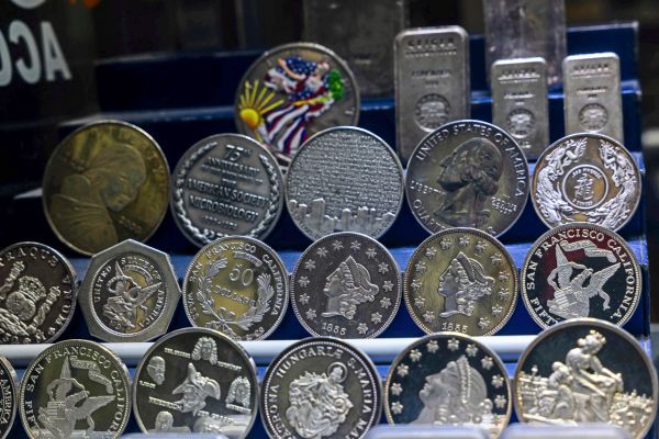 Silberpreis-setzt-seinen-Rekordlauf-fort-und-steigt-ber-62-US-Dollar