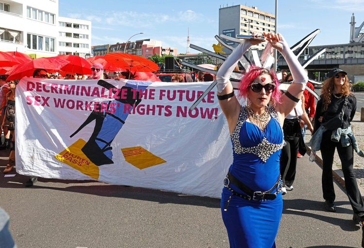 Sexarbeiterinnen bei einer Demonstration für die Entkriminalisierung von Prostitution in Berlin. 