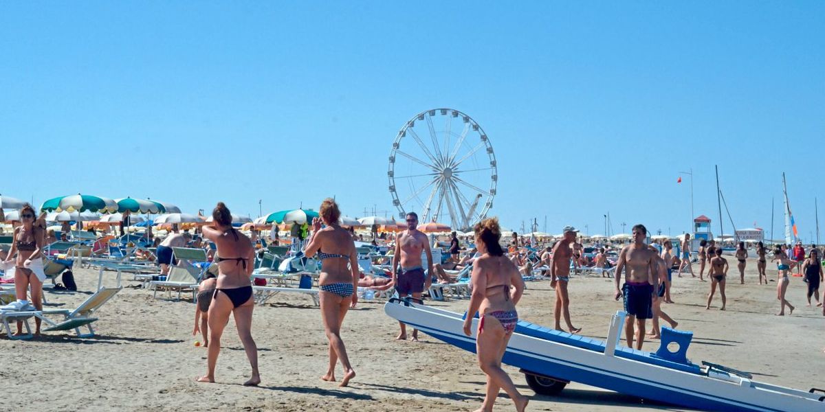 Italiens Regierung Gegen Impfungen Am Strand Reisen Aktuell Derstandard De Lifestyle