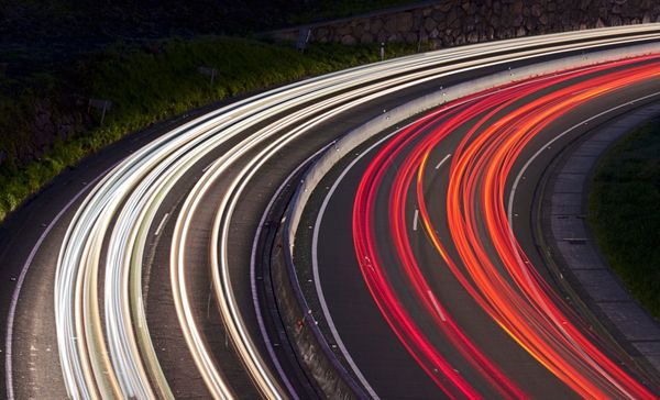 Drogenlenker-raste-mit-200-km-h-und-Waffen-im-Auto-davon
