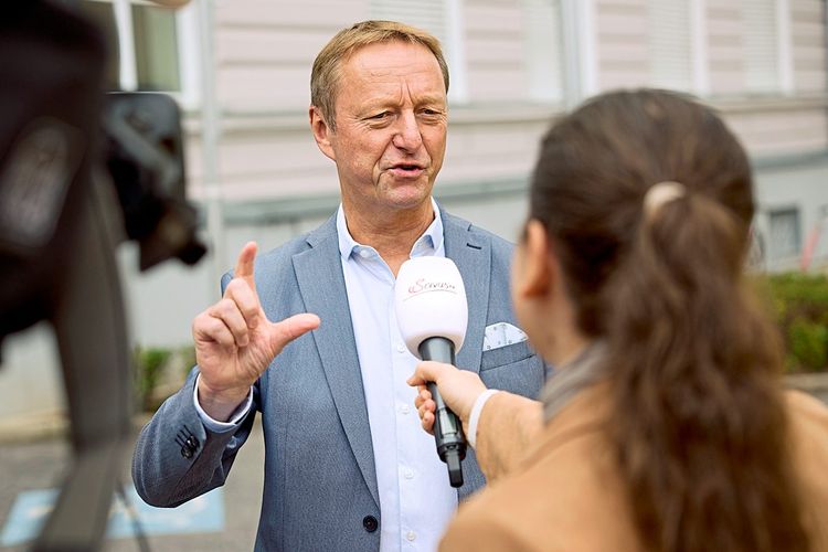 FPÖ-Landtagsabgeordneter Johann Tschürtz bei einem Interview.
