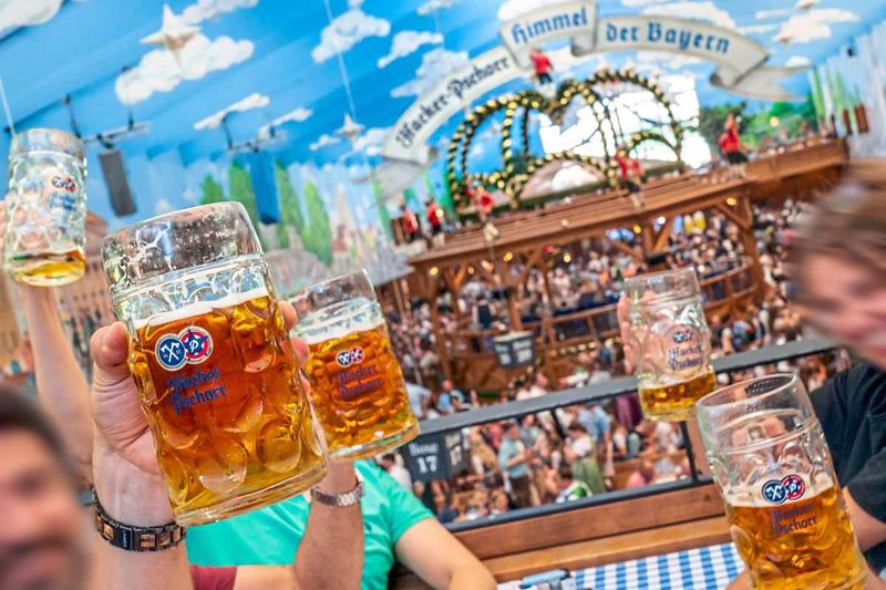 Seit 41 Jahren auf dem Oktoberfest: Wie ein Österreicher zum "Wiesnschurli" wurde