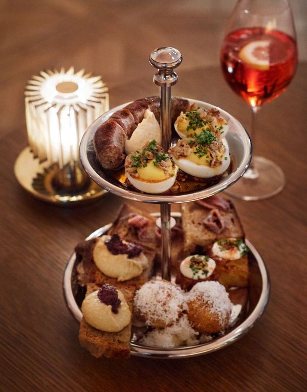 Man-bringe-den-Snack-Tower-im-neuen-Rascal-auf-der-Dominikanerbastei