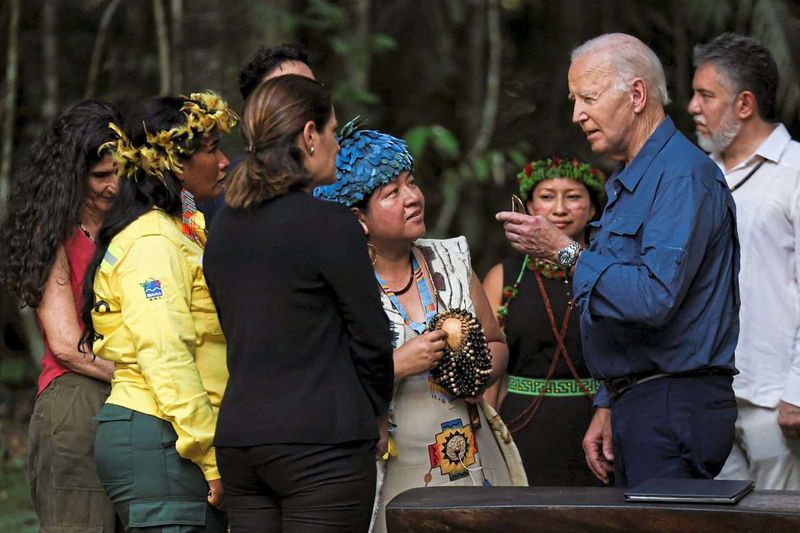 Trump im Nacken: Biden besucht Amazonasgebiet