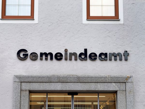 Neunkirchner-B-rgermeisterin-tritt-zur-ck-ausgeschlossener-FP-ler-bernimmt-interimistisch