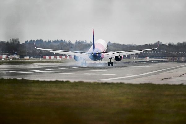 Londoner-Flughafen-Gatwick-bekommt-zweite-Piste