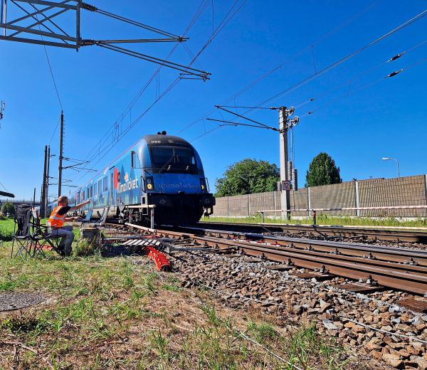 Woher-Schienen-wissen-dass-ein-Zug-unterwegs-ist-und-wie-sie-Kollisionen-verhindern