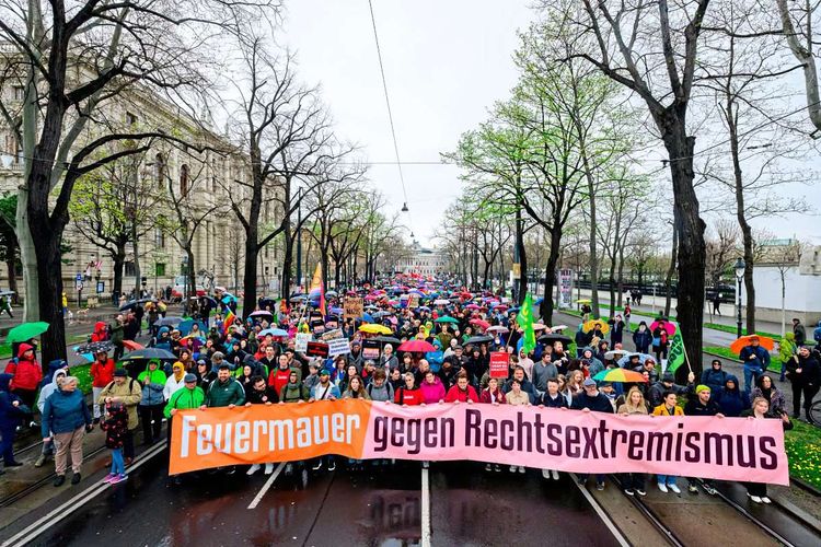 Protestzug gegen Rechts am Ring in Wien.