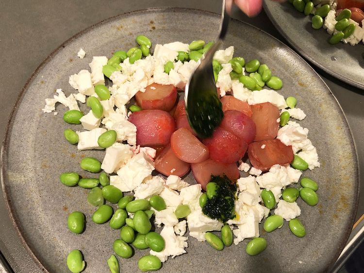 Rezept für gebratene Radieschen mit Feta und Kräuterpesto ...
