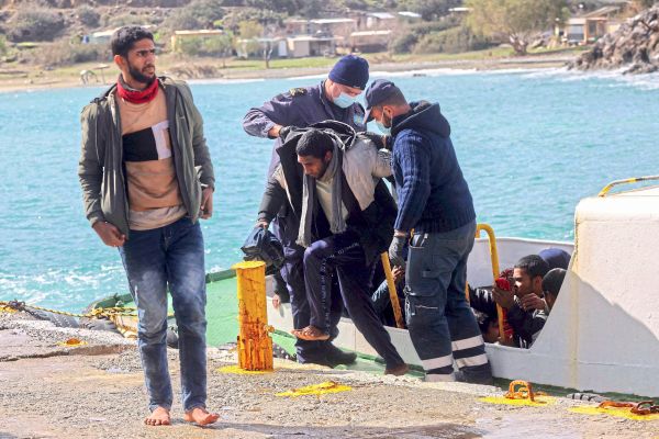 Hunderte-Migranten-erreichen-Kreta-aus-Libyen