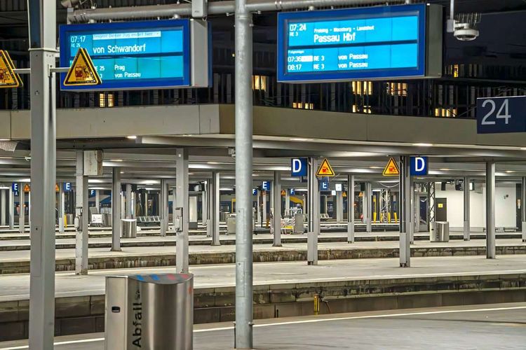 Wie ein Geisterbahnhof wirkt der Bahnhof München am ersten Streiktag.  Dieser Zustand soll noch bis zum Freitag andauern.