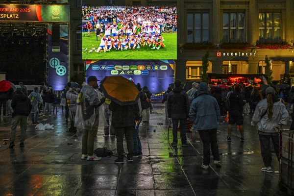 Public-Viewing-Veranstaltungen-d-rfen-l-nger-dauern