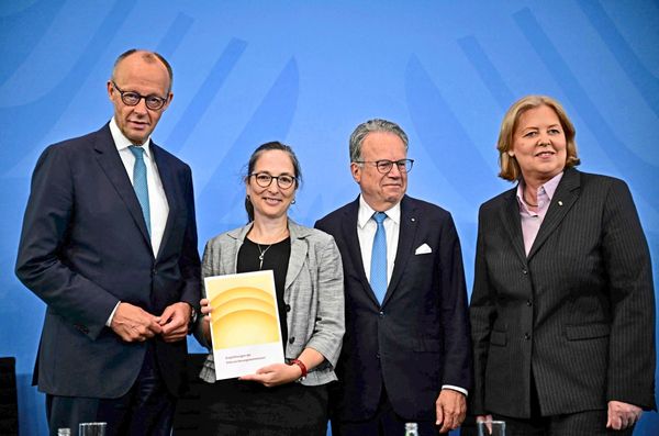 Merz-will-Rentenvorschl-ge-der-Kommission-in-einem-Guss-umsetzen