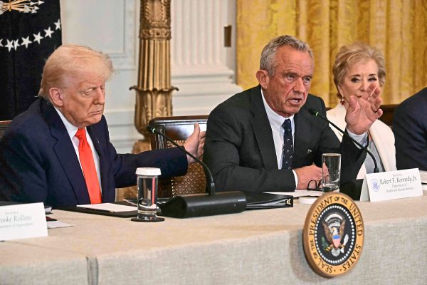 US-Gesundheitsminister-Kennedy-entl-sst-Gremium-von-US-Seuchenbeh-rde