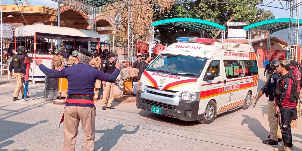 Mindestens 32 Tote und 147 Verletzte nach Explosion in Moschee in Pakistan