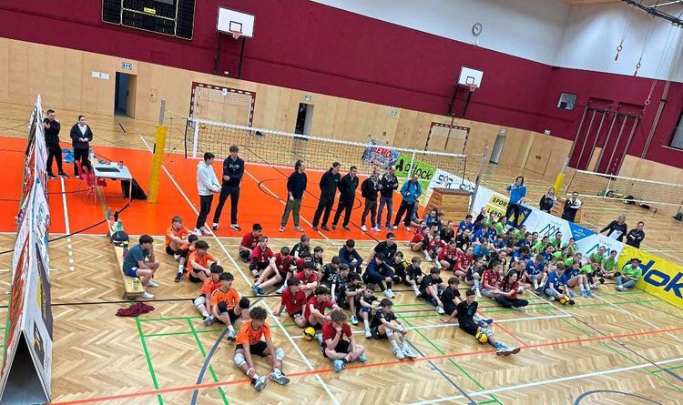Johann-Pölz-Halle, Volleyball, Kinder.