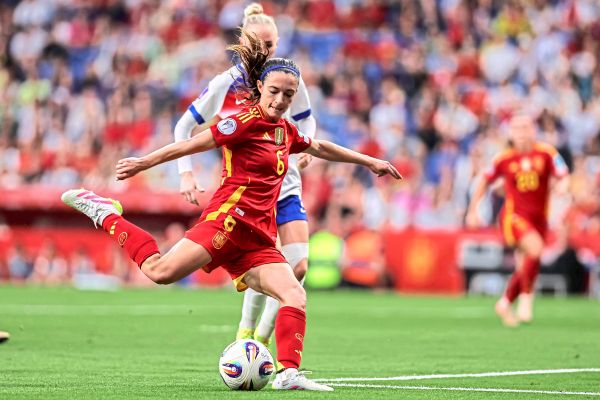 Spanien-bangt-vor-EM-Start-um-Spielmacherin-Bonmati
