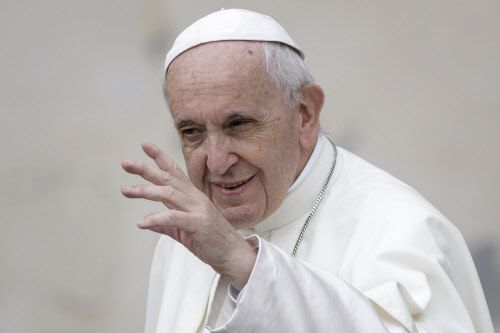 Papst ruft zum Rosenkranz-Gebet gegen den Teufel auf - Kirche -   › International