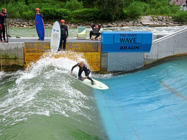 Hang Loose in sterreich: Lass uns riversurfen gehen - sterreich -  derStandard.at  Panorama