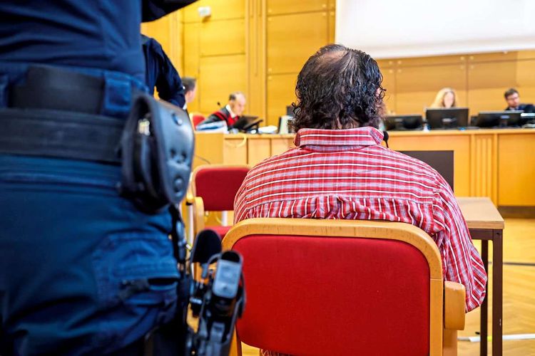 Bei der Verhandlung am Landesgericht in Linz beantragte die Staatsanwaltschaft die Einweisung in ein forensisch-therapeutisches Zentrum.