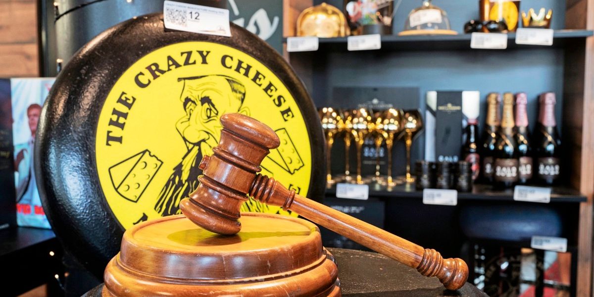 Photo: Derstandard Auktionshaus Aurena Auctions Assets of Insolvent Crazy Cheese Enterprise