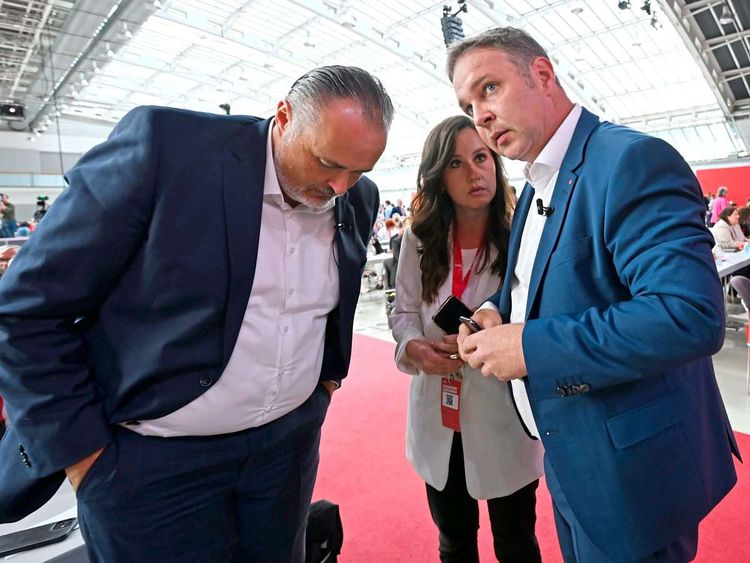 Hans Peter Doskozil, der Landeshauptmann des Burgenlands, Michaela Grubesa, die mittlerweile zurückgetretene Leiterin der Wahlkommission, und Andreas Babler, der Traiskirchner Bürgermeister und neue Vorsitzende der SPÖ.