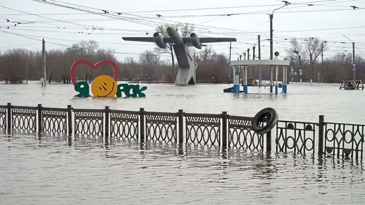 Die Stadt Orsk steht unter Wasser