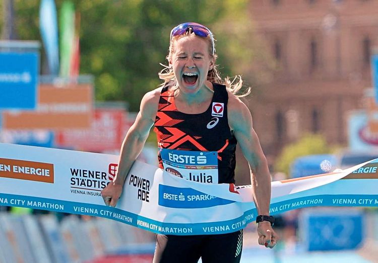 Julia Mayer 41. Vienna City Marathon 2024 Ziel