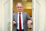 Markus Marterbauer – die letzte Hoffnung der SPÖ? In den von ihm verantworteten Budgets sucht Finanzminister Markus Marterbauer den Ausgleich zwischen Sparzwang und Sozialdemokratie. Wie gut das gelingt, ist umstritten – auch in der eigenen Partei