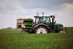 Ex-VW-Chef Diess will E-Traktor auf den Markt bringen
