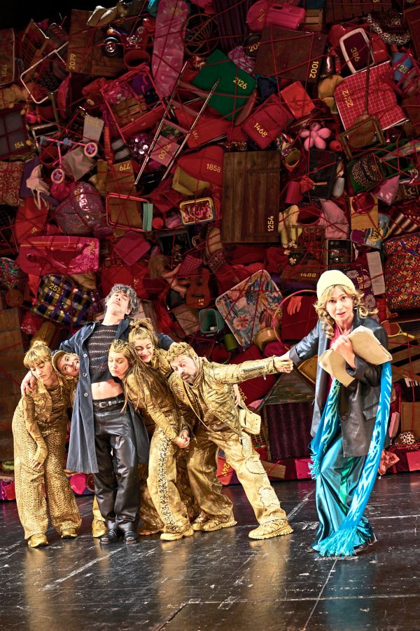 Der-Regisseur-als-Erkl-rb-r-3000-Einzelteile-im-Akademietheater