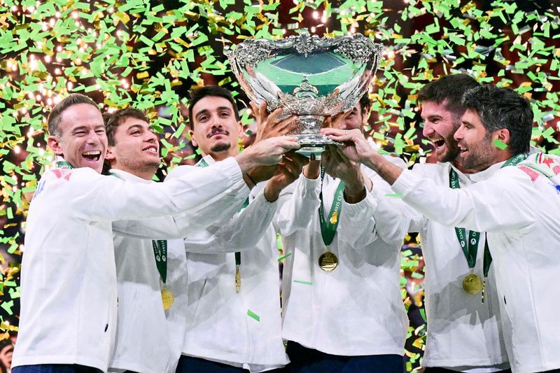 Italien gewinnt Davis Cup zum dritten Mal in Serie, Österreich muss nach Japan
