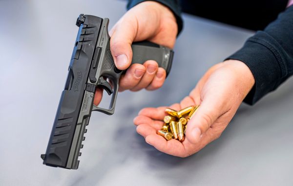 Waffenh-ndler-orten-Diskriminierung-durch-versch-rftes-Waffenrecht