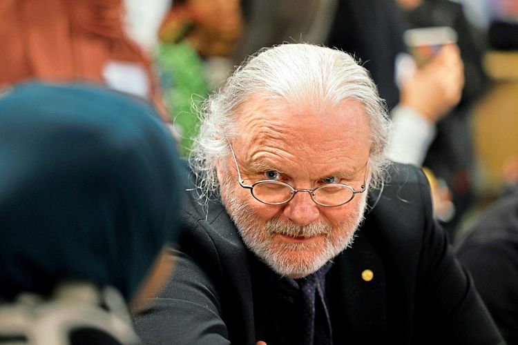 Jon Fosse traf in Stockholm am Tag nach seiner Nobel-Lecture Schüler.