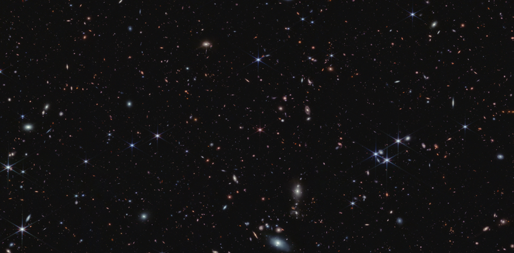Ein Bild des James-Webb-Teleskops, das unzählige alte Galaxien zeigt.