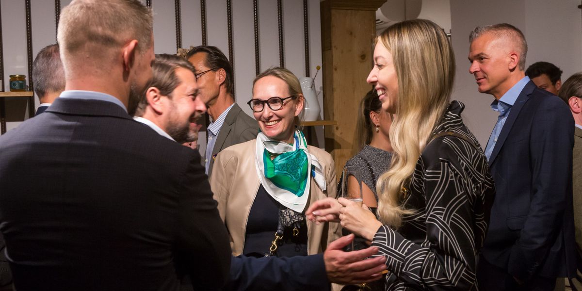 100 real estate professionals immersed themselves in the world of water real estate markets