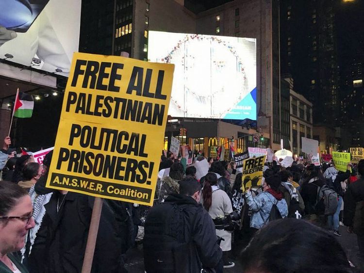 Pro-Palästina-Protest vorm Gebäude der 