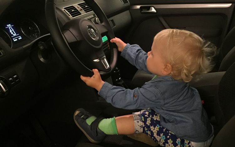 Kleine Kinder, große Autos - Auto -  › Lifestyle