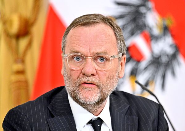 Schellhorn-f-r-Wehrpflicht-Verl-ngerung-nach-8-2-Modell-