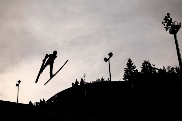 das-jahr-nach-dem-anzugskandal-vier-schlaglichter-auf-die-skisprung-saison