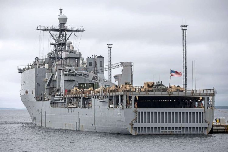US-Kriegsschiff im Hafen