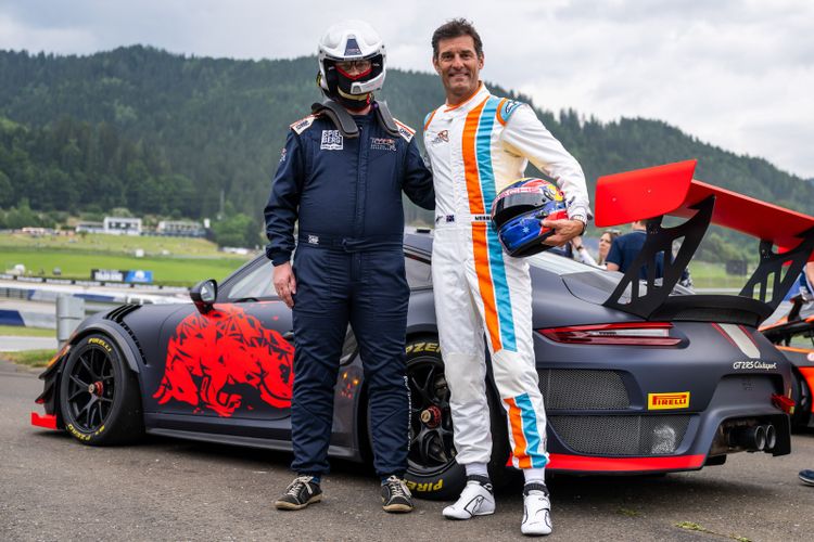 Kurzes Kennenlernen mit Mark Webber (rechts) vor Fahrtantritt.