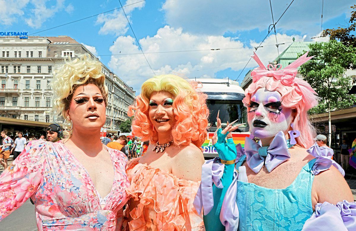 300.000 Menschen besuchten 27. Wiener Regenbogenparade Österreich