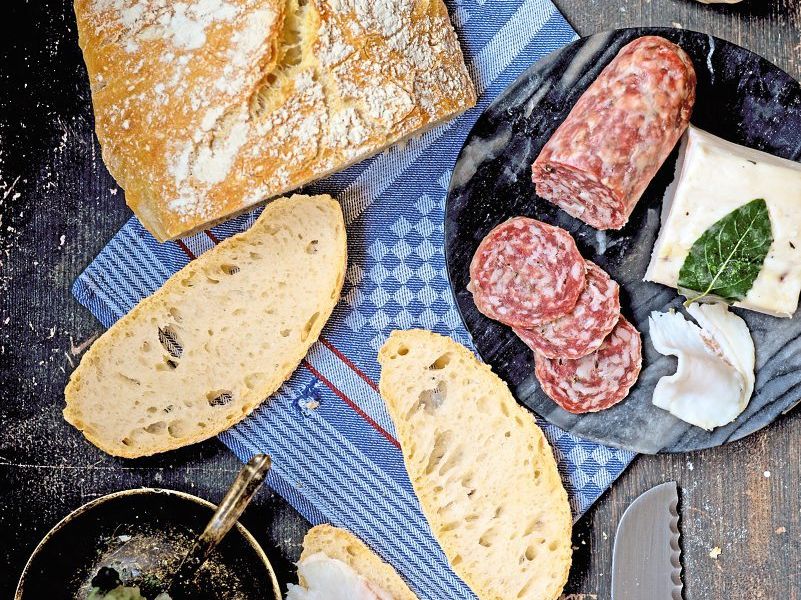 Pane toscano: Toskanisches salzloses Brot